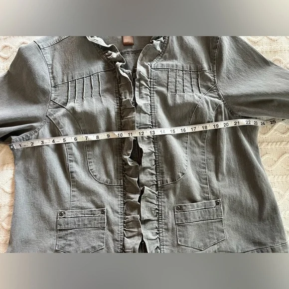 Multiples Gray Ruffled Denim Jacket Zipper Closure Women’s Size 1X - Picture 15 of 15